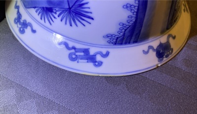 Twee Chinese blauw-witte klapmuts kommen, Kangxi